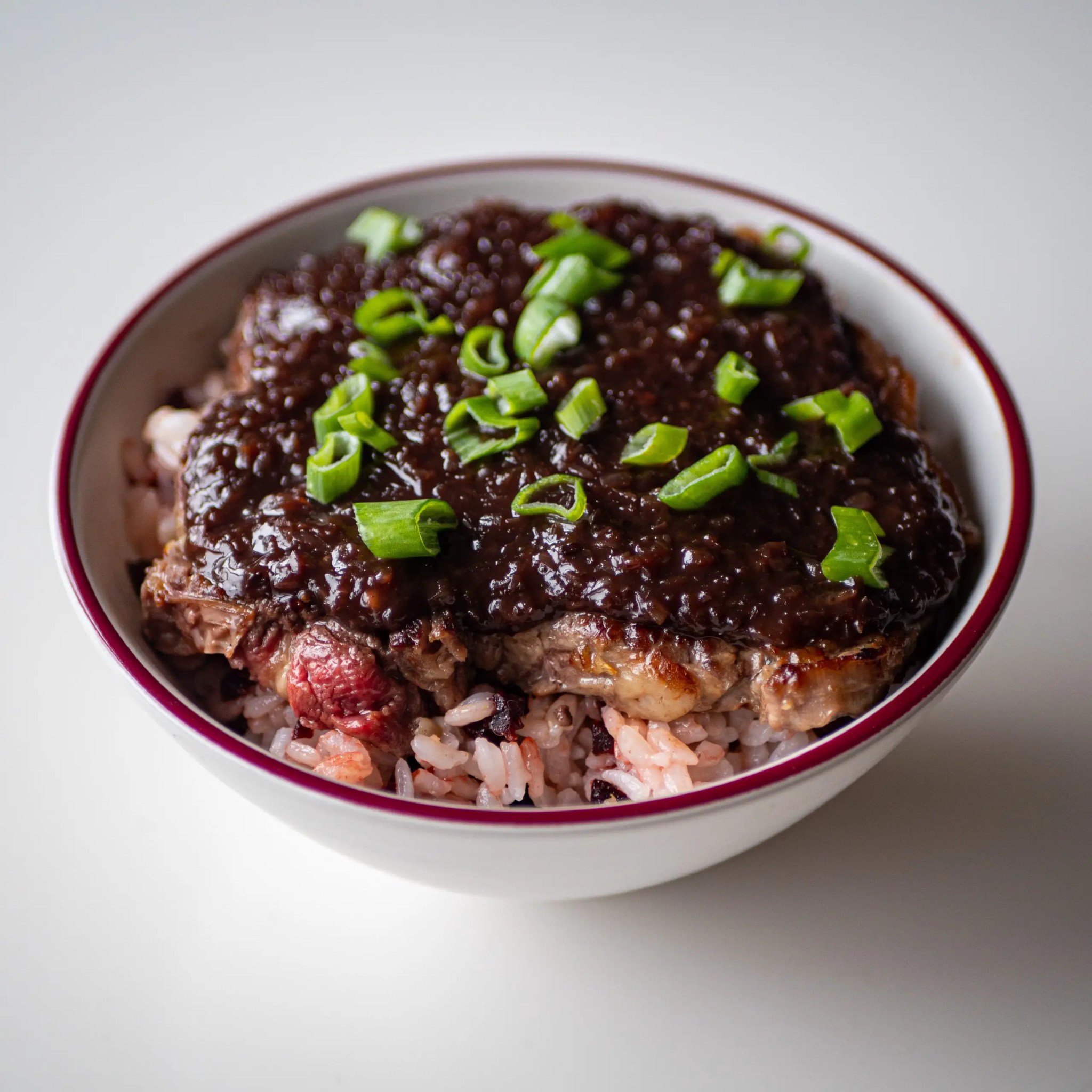 Katsu Donburi Katsu De Poulet Riz Et Sauce Au Sak Et La Sauce