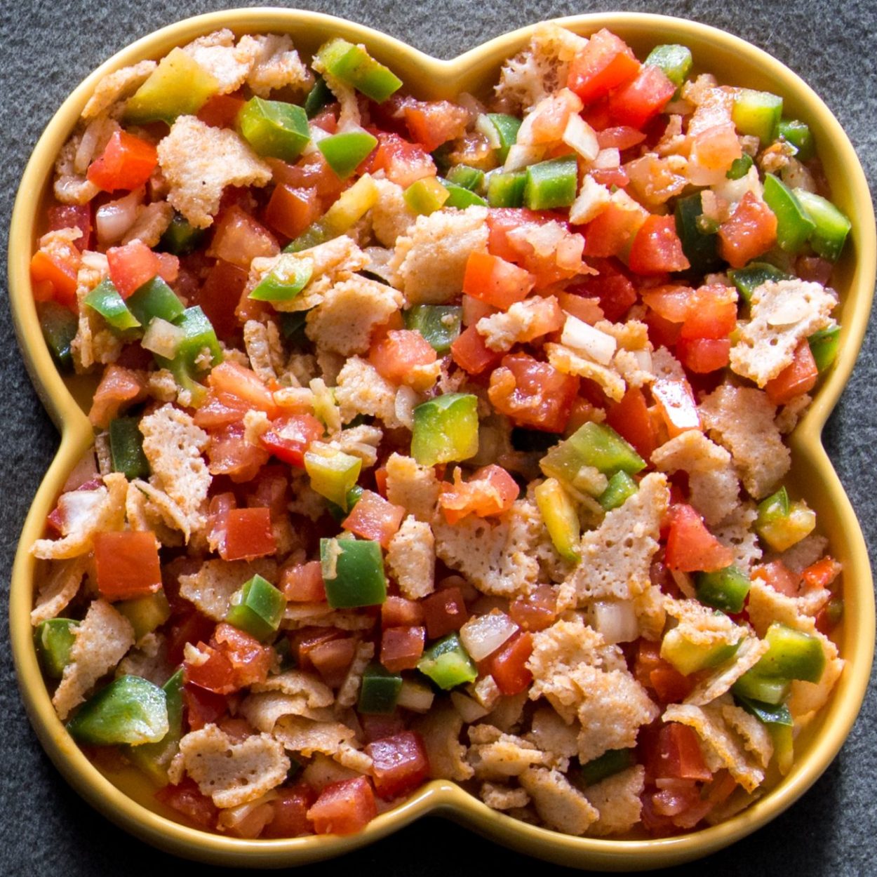 Timatim fit-fit – Salade de tomates à l’injeera – Recette éthiopienne