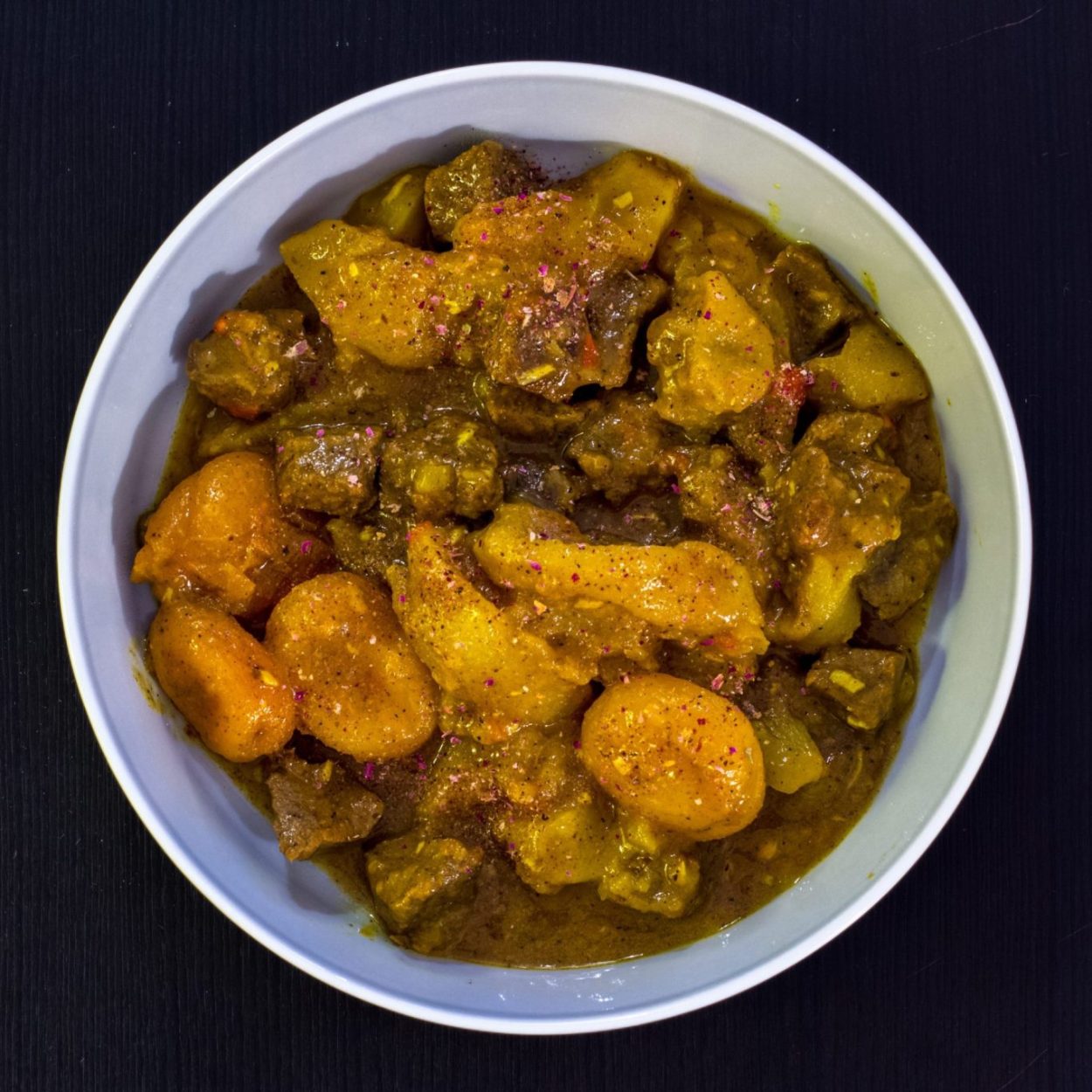 Khoresh Sib o Gheysi – Ragout de bœuf aux pommes et aux abricots – Recette iranienne