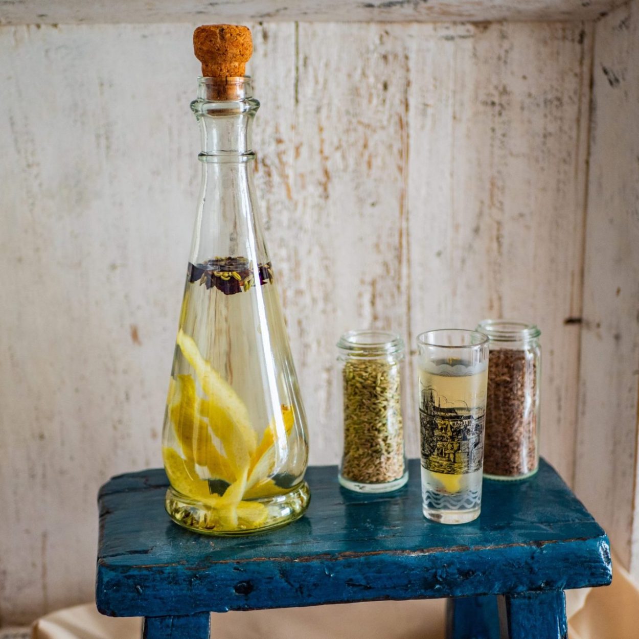 Snaps maison - Vodka infusée aux épices et au citron - Recette suédoise