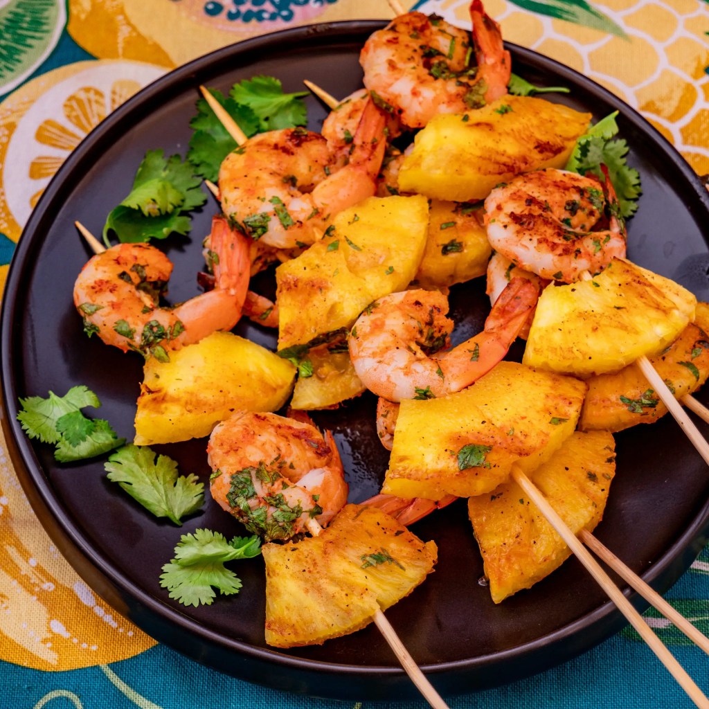 Espetinhos de camarão e abacaxi - Brochettes de crevettes à l’ananas - Recette brésilienne