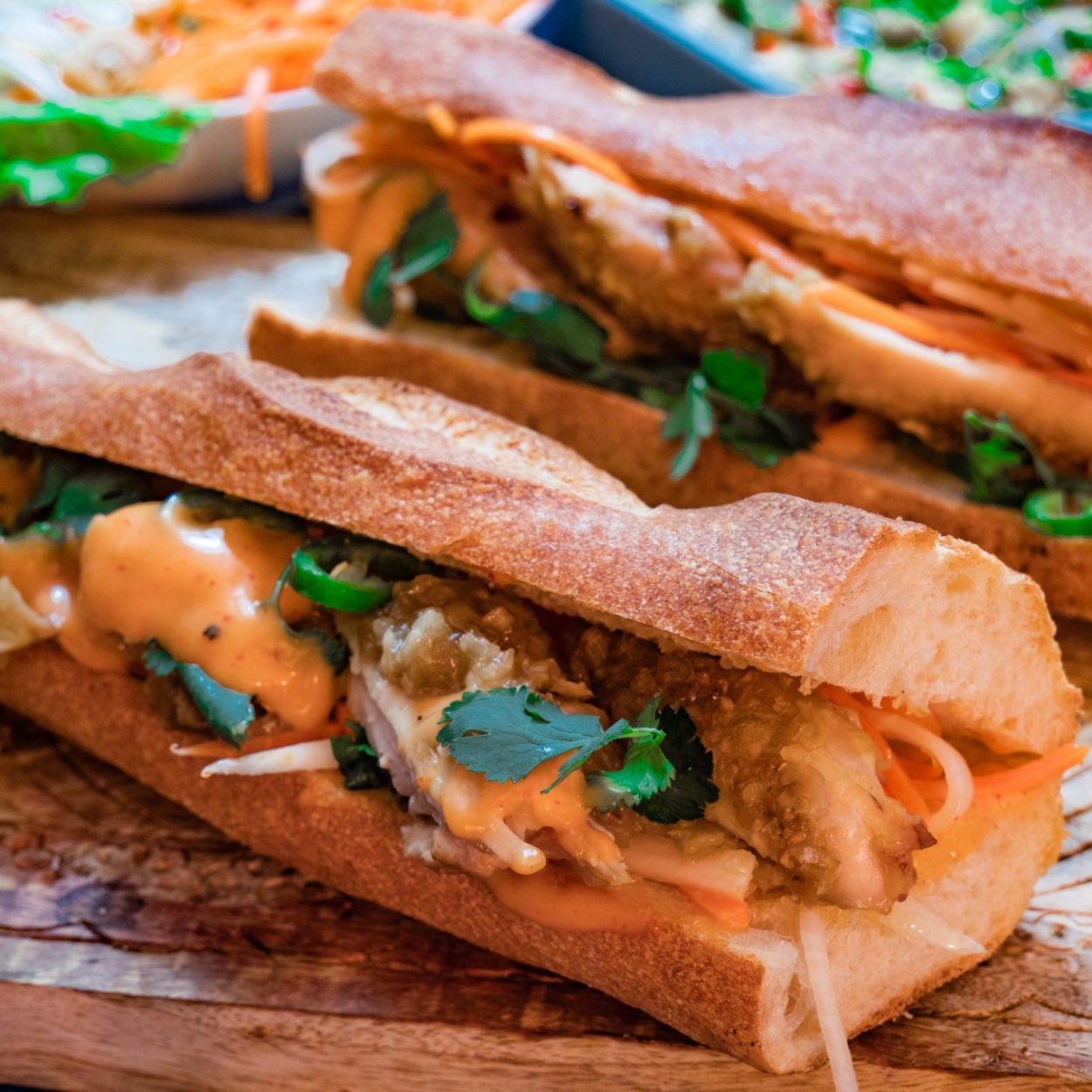 Bánh mì au poulet et à la citronnelle - Sandwich vietnamien