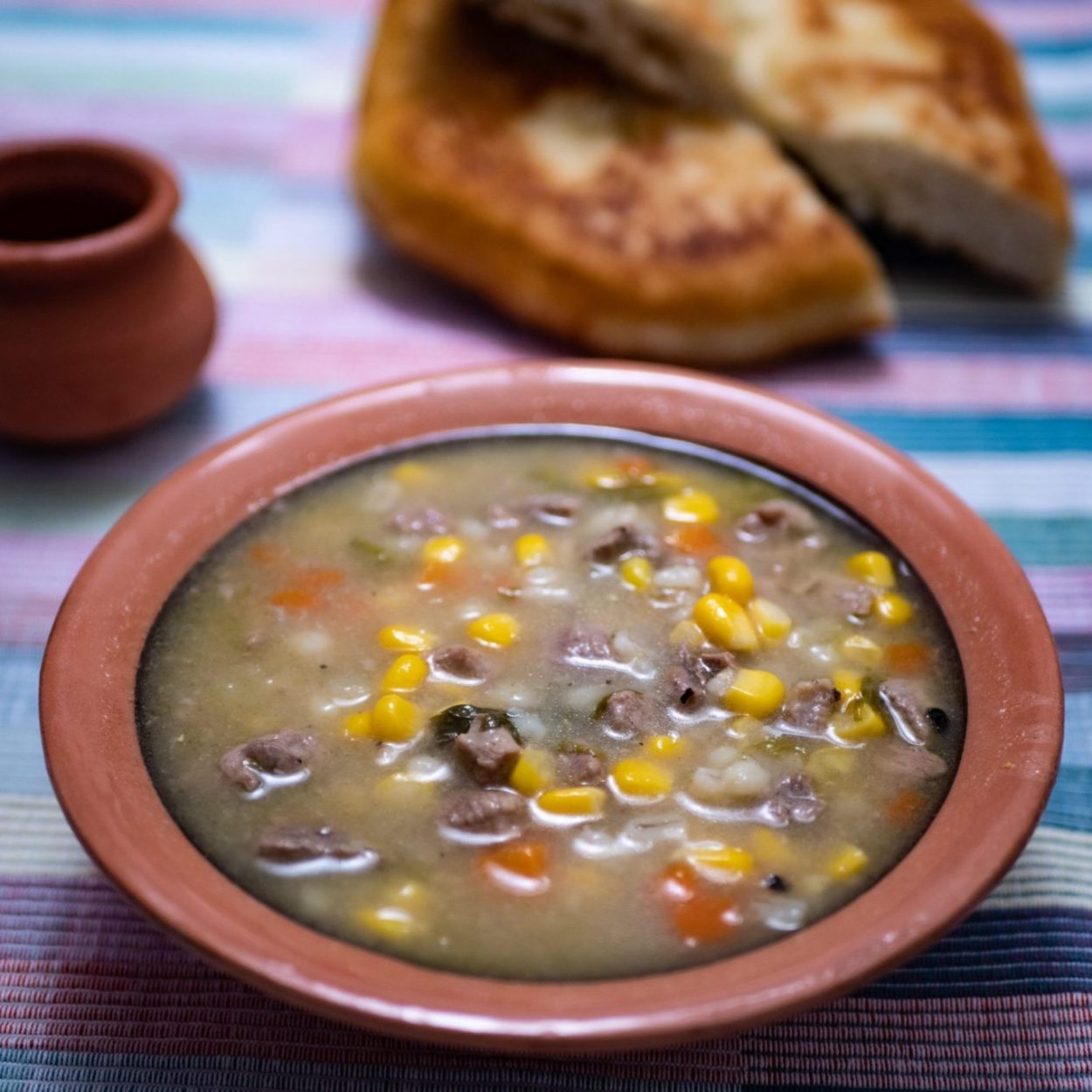 Sagamité – Soupe amérindienne à la viande, au maïs et à l’orge perlé