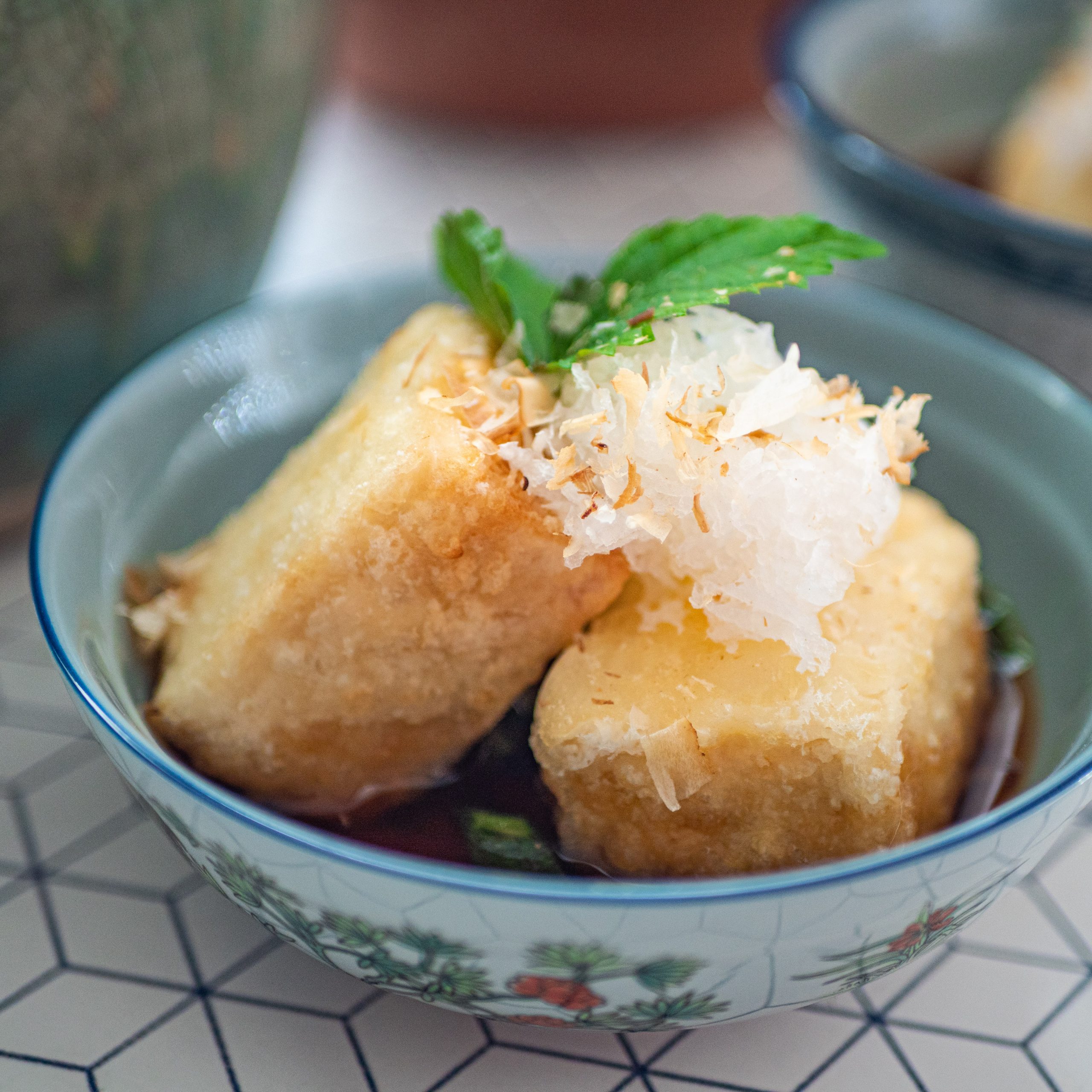 Agedashidofu - Tofu frit et bouillon au dashi de champignons
