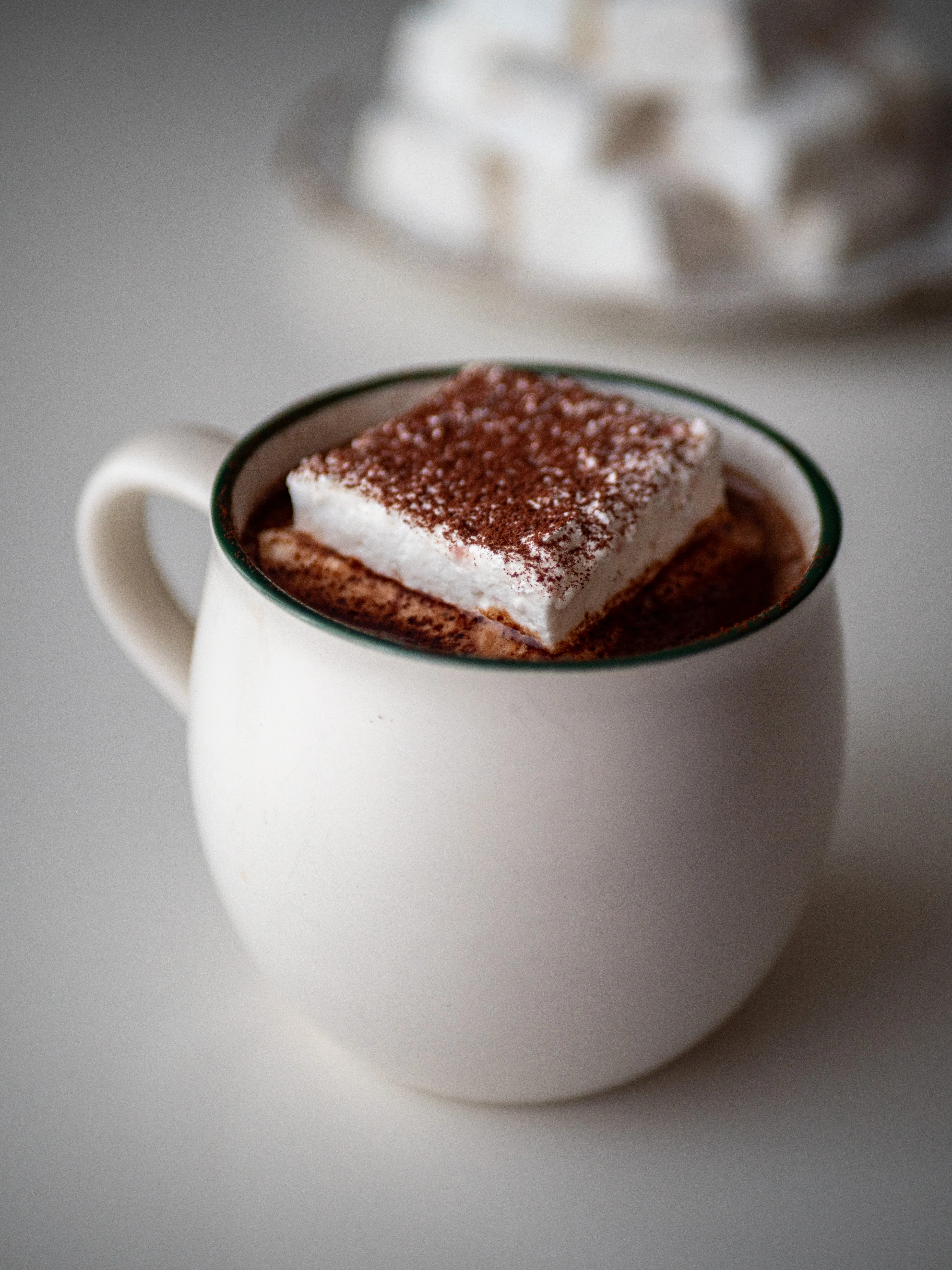 Chocolat chaud maison façon salon de thé : la boisson réconfort de l’hiver