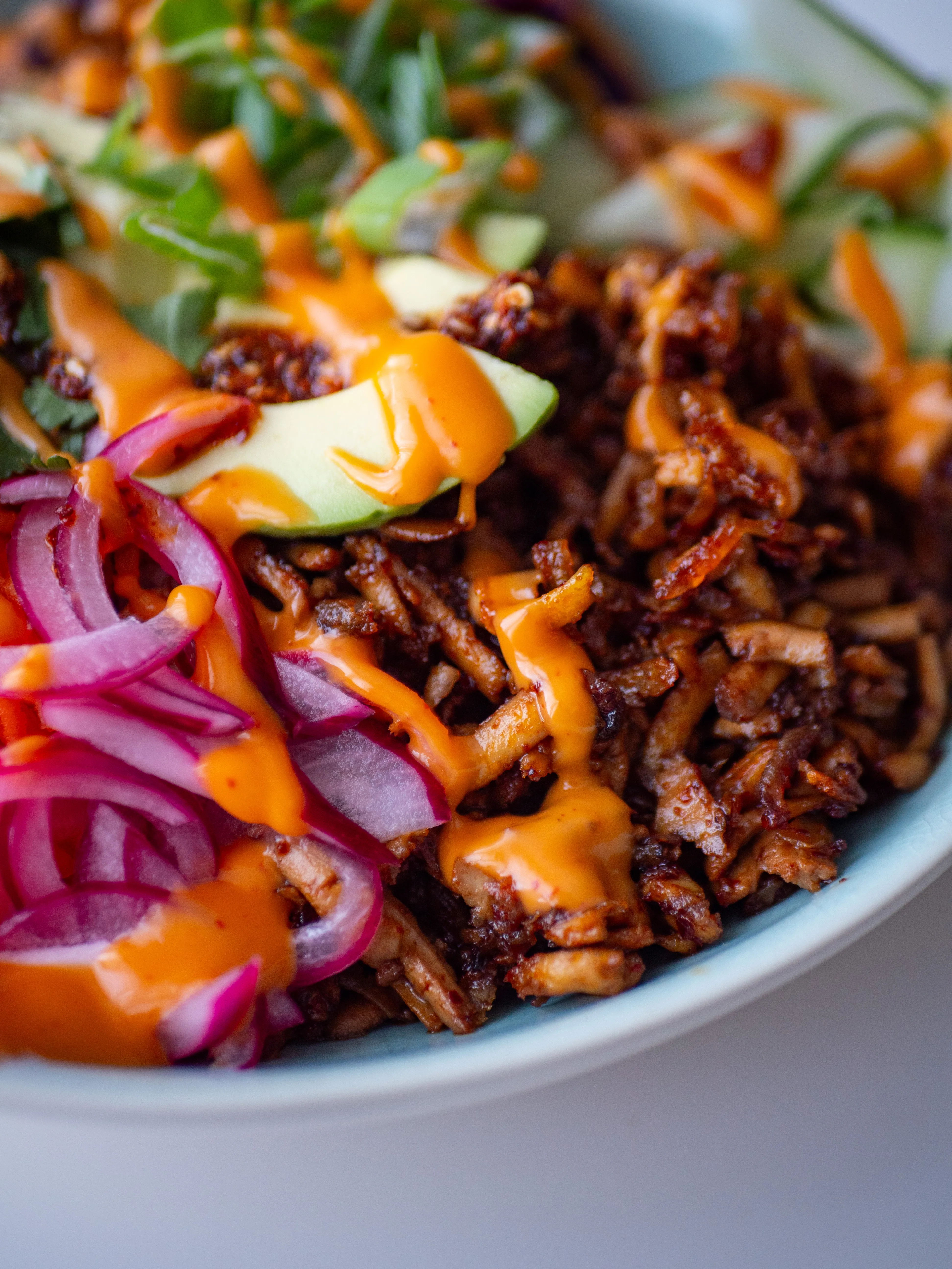 La recette végétarienne du tofu râpé grillé, sauce sésame & piment