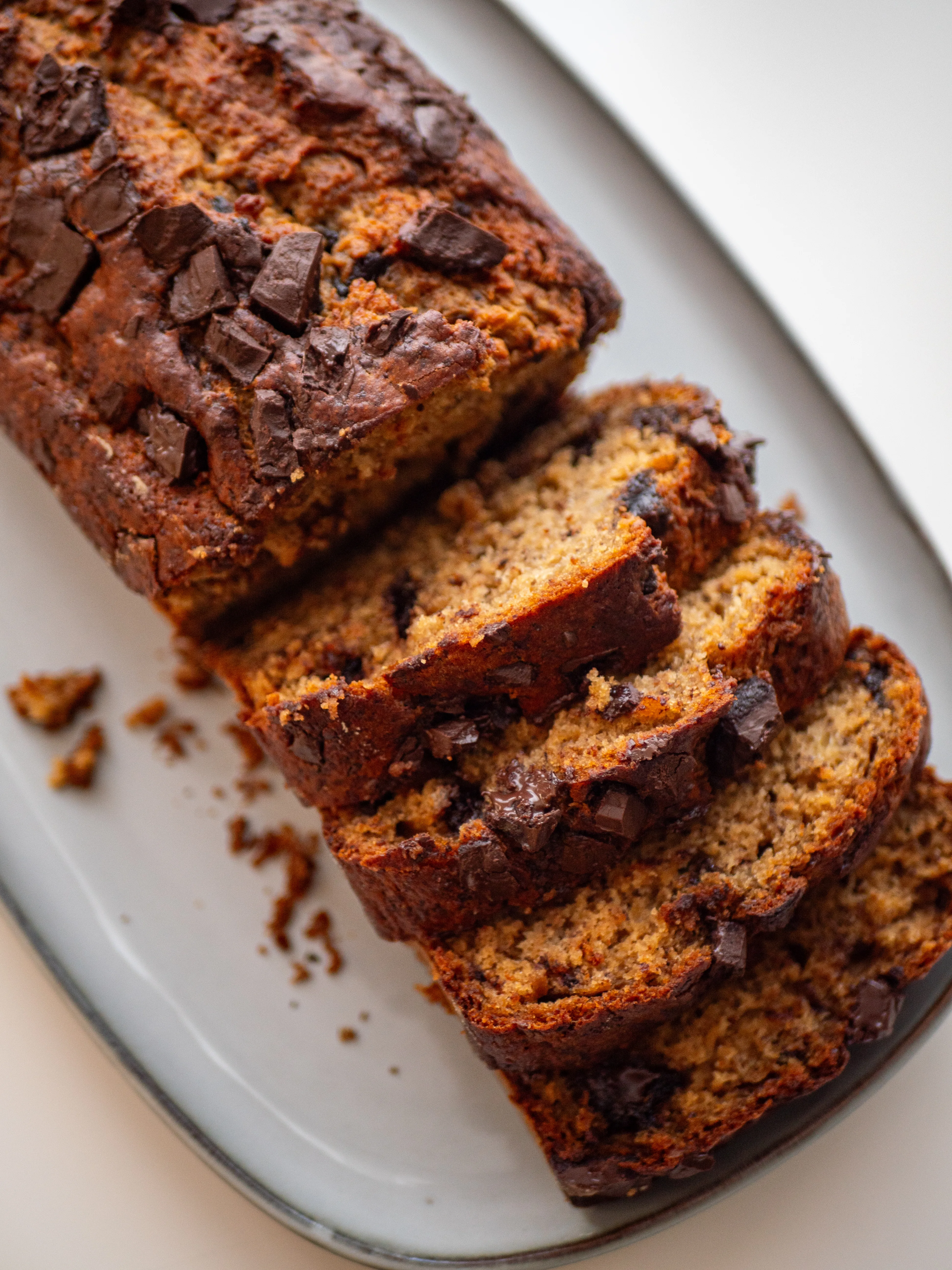 Banana bread chocolat et miso blanc : le cake anti-gaspi au goût de caramel salé